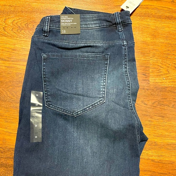 BRAND NEW lane Bryant mid rise super stretch skinny jean size 18 - Picture 1 of 2